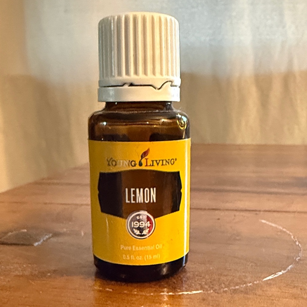 Young Living Lemon Oil with White Cap